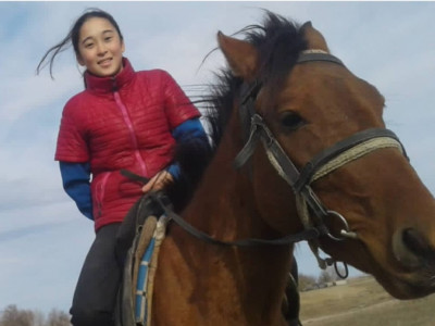 Ат құлағында ойнайтын Назерке (ВИДЕО)