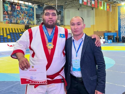 Нұрдәулет Жарылқапов қазақ күресінен ел чемпионы атанды