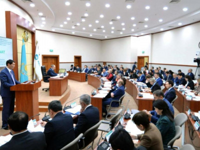 «АМАNАТ» фракциясы 2023-2025 жылдарға арналған республикалық бюджет жобасын талқылады