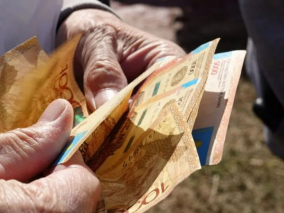 Қазақстанда әйелдер 61 жаста зейнетке шығатын болды