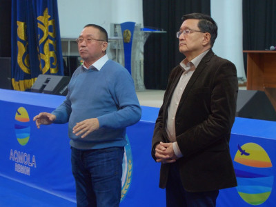 Нұрлан Әуесбаев Ақмола облысы Ақмол ауылының тұрғындарымен кездесті