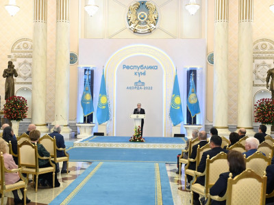 Президент Республика күніне орай мемлекеттік наградалар мен сыйлықтар тапсырды