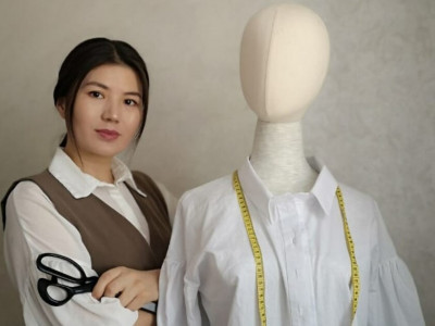 Үш баланың анасы тігін мәшинесімен табыс тауып отыр