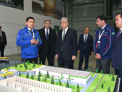 Президент автобус және коммерциялық техника өндіретін зауыт жұмысымен танысты