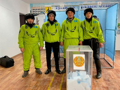Батысқазақстандық көкпаршылар сайлау учаскесіне атпен келді