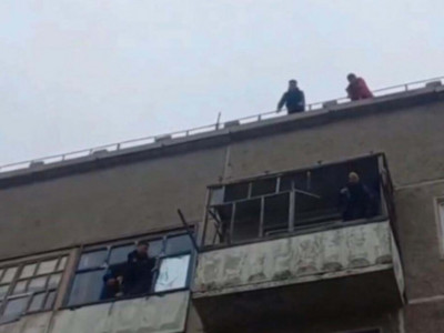 Павлодар облысында ер адам 5-қабаттан секірмек болды