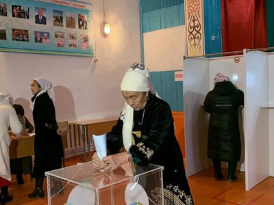 Бір әулеттің 8 келіні бір уақытта дауыс берді