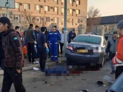Атыраудағы жол апаты: бір адам қаза тауып, төрт көлікке зақым келді