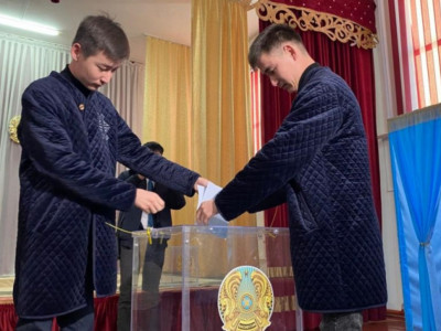 Тараздық егіздер сайлауда алғаш рет дауыс берді