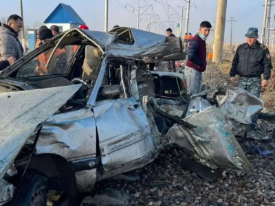 Автокөлік пен пойыз соқтығысып, 6 адам қаза тапты