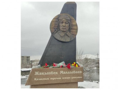Қазақтан шыққан тұңғыш әскери ұшқышқа стелла орнатылды