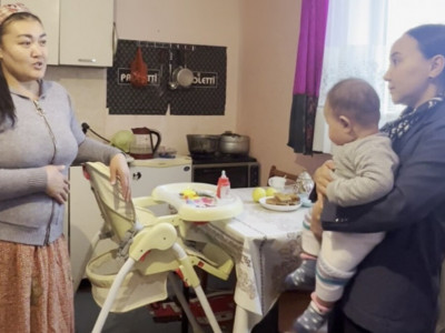 Сәбиін қолына ұстап, такси жүргізген әйелге Астанадан пәтер сыйға беріледі