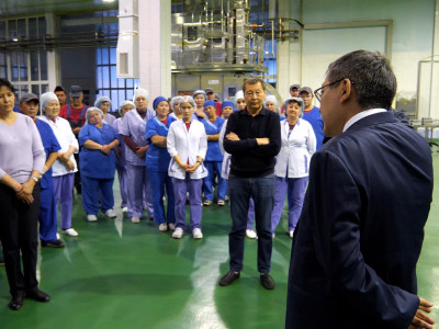 Мейрам Қажыкен Өскемендегі сүт өнімдерін шығаратын зауытта болды