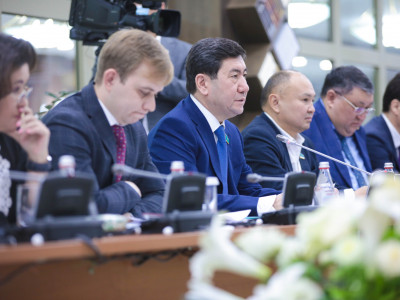 Мәжілісте Қоғамдық палатаның алғашқы отырысы өтті