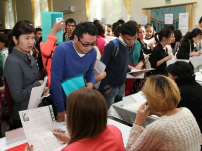 Жұмыссыздық мәселесін қалай шешуге болады – депутат жауап берді