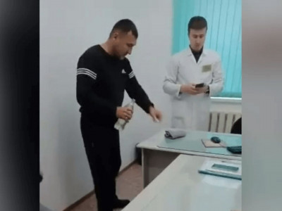 Көпбалалы әке емхана ішінде өзін-өзі өртеп жібермек болды