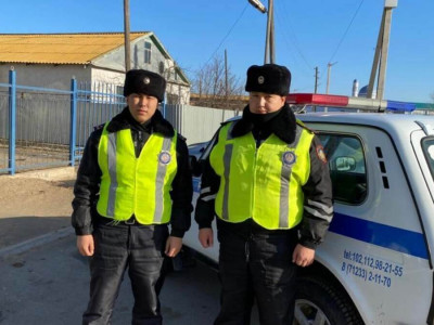 Полицейлер Атырауда 7 баланы өрттен құтқарды