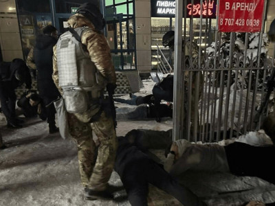Кәсіпкерден ақша бопсалаған қылмыстық топ ұсталды