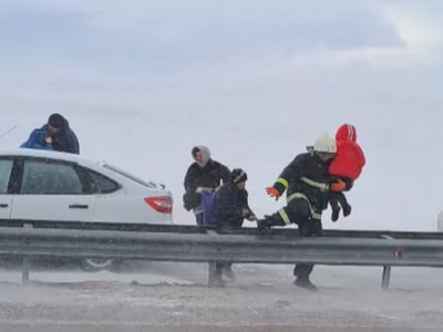 Жамбыл облысында боранда жолда қалған 37 бала құтқарылды
