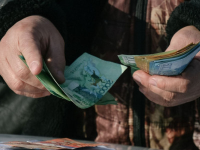 Семейде шенеунік креслоны 38 млн теңгеге сатып алмақ болған