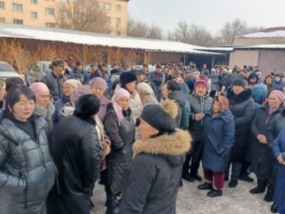 Таразда университет қызметкерлері наразылыққа шықты
