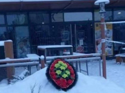 McDonald's алдына аза тұту гүлдестесін қойған ер адам ұсталды