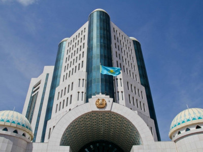 Президент Сенаттың 13 депутатының өкілеттігін мерзімінен бұрын тоқтатты