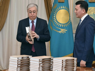 Мемлекет басшысына 31 томдық құжат таныстырылды