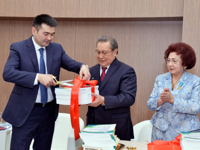 Абай университетінде жаңа жинақтың тұсауы кесілді