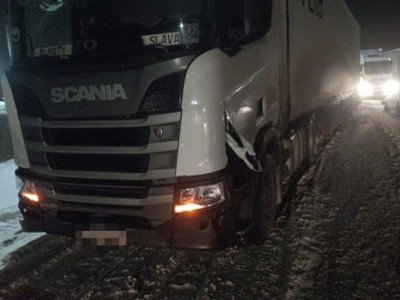 Оралдағы жол апатынан 3 адам зардап шекті