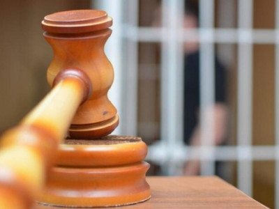 Журналистердің жұмысына кедергі келтірген күзетші сотталды