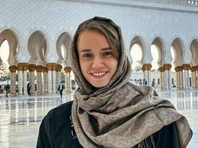 Орамал таққан Елена Рыбакина жанкүйерлерін таңғалдырды