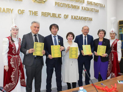 Ұлттық кітапханада «Юз шеьр» кітабының тұсаукесері өтті