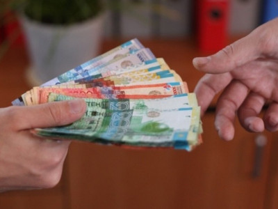 Мектеп директорының әйелі ұстаздардан ақша жинаған