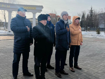 «Байтақ» партиясының өкілдері Әлихан Бөкейхановты еске алып, рухына тағзым етті