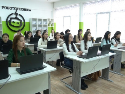 Абай университетінің 12 студенті Courser курсының сертификатын алды