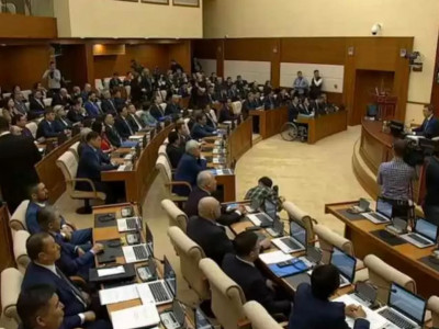 VIII сайланған Мәжіліс депутаттары ант берді