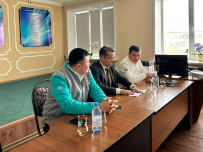 Кандидаттар Петропавлдағы емхана қызметкерлерімен тұрғын үй мәселесін талқылады