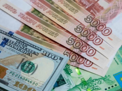 Доллар мен рубльдің бүгінгі бағамы белгіленді