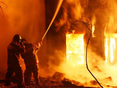 Көршісін баласымен бірге өртеген Рудный тұрғынына сот үкім шықты