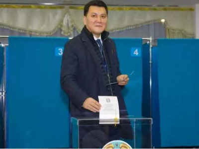 Ерлан Қарин Мәжіліс және мәслихаттар депутаттары сайлауында дауыс берді
