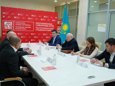 ҚХП мүшелері ШЫҰ бақылаушылар делегациясымен кездесті