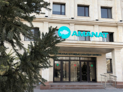 Мәжіліс депутаттары AMANAT алаңында азаматтарды қабылдайды