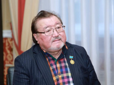 Ұлықбек ЕСДӘУЛЕТ: Әдебиетке қамқорлық – мемлекеттің рухани әлемін сақтау