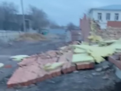 Қарағанды ​​облысында желден мектеп ғимараты құлап қалды (ВИДЕО)