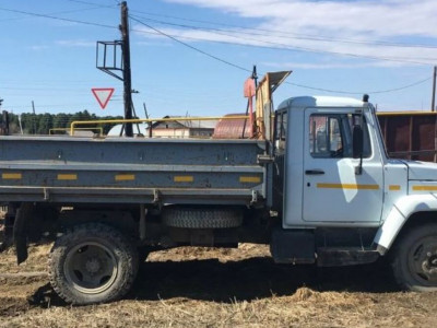 Жүк көлігін жөндеп жатқан жүргізуші үйінде қаза болды