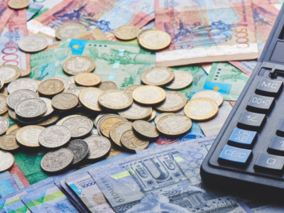 Дүйсенбіден бастап зейнеткерлер 300 мың теңге жәрдемақы ала ма?
