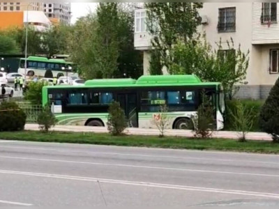 Шымкенттегі жол апатын көргендер оқиғаның қалай болғанын айтты