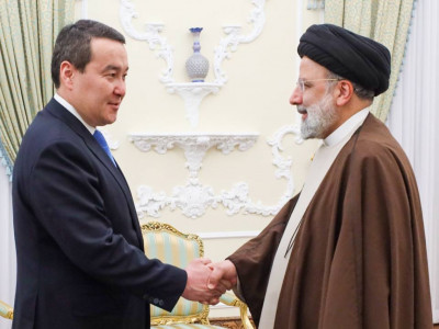 Әлихан Смайылов Иран президентімен кездесті