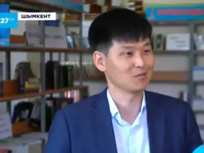 Кәріс жігіті ақын Абайдың өлеңдерін жатқа оқиды